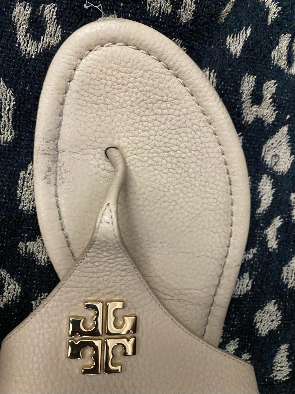 Tory Burch Beige Logo Thong Sandals with Gold Emblem - Picture 5 of 9